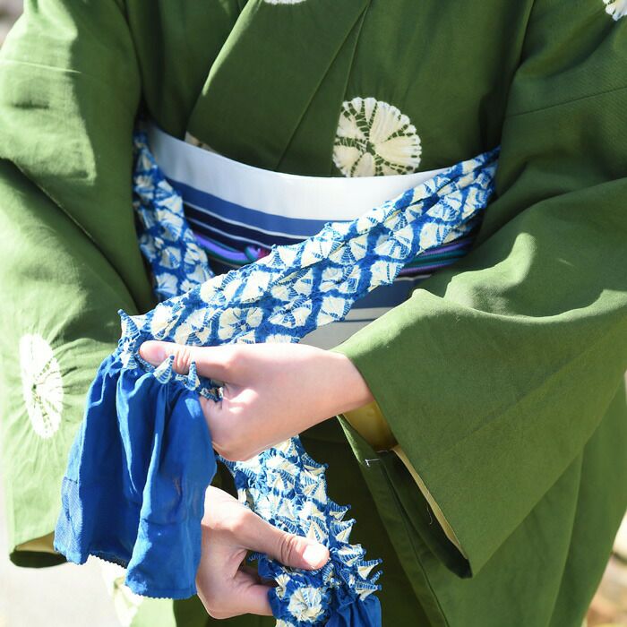 ☆Yossy☆新品 正絹 蜘蛛絞り 紬 深緑 アイテムのご紹介「KUMO SHIBORI PARKER」 – isseymiyake.com